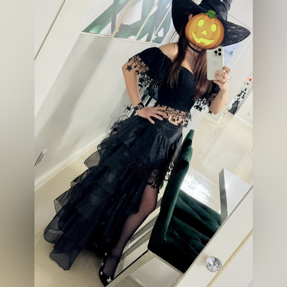 HALLOWEEN WITCH COSTUME 🧙🏻‍♀️SHOES AND HAT INCLUDED